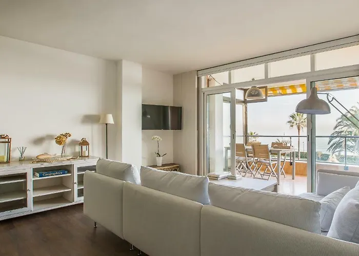 Gava4 Beachfront Barcelona 公寓 *